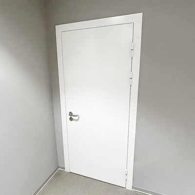 Стандартная белая дверь