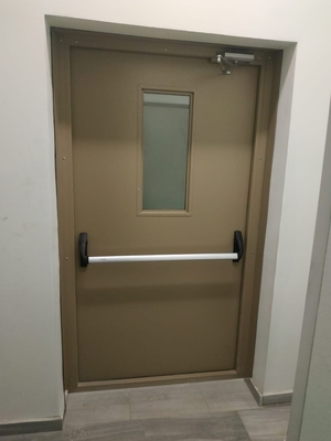 Дверь со стеклом и ручкой push-bar