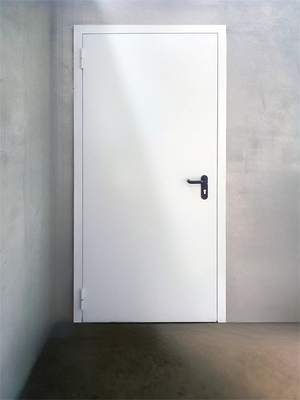 Дверь белого цвета