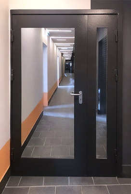 Дверь EIW 60 в коридоре