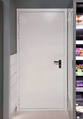 Дверь в супермаркете