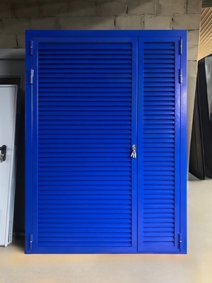Синяя полуторная жалюзийная дверь